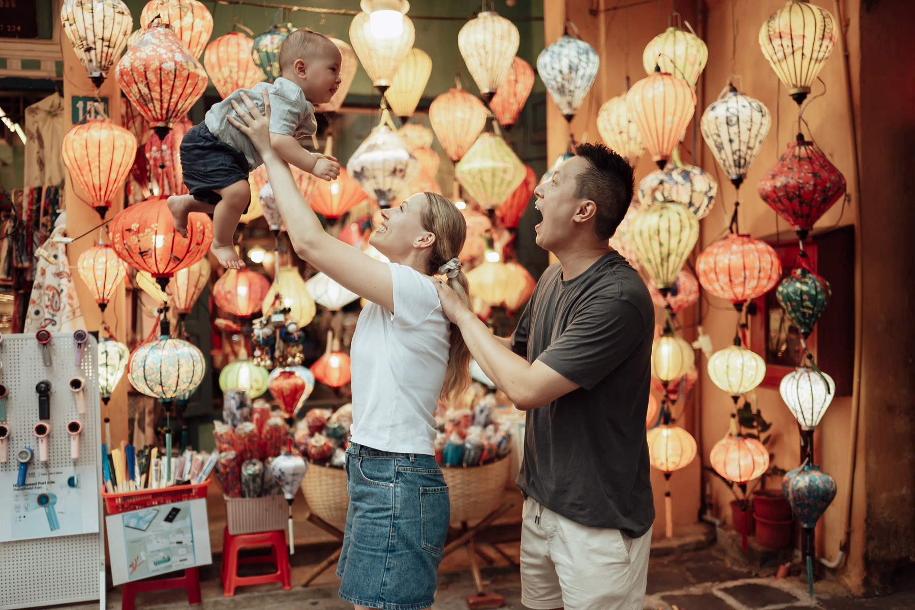 Lưu giữ tình yêu và tiếng cười tại Hoi An