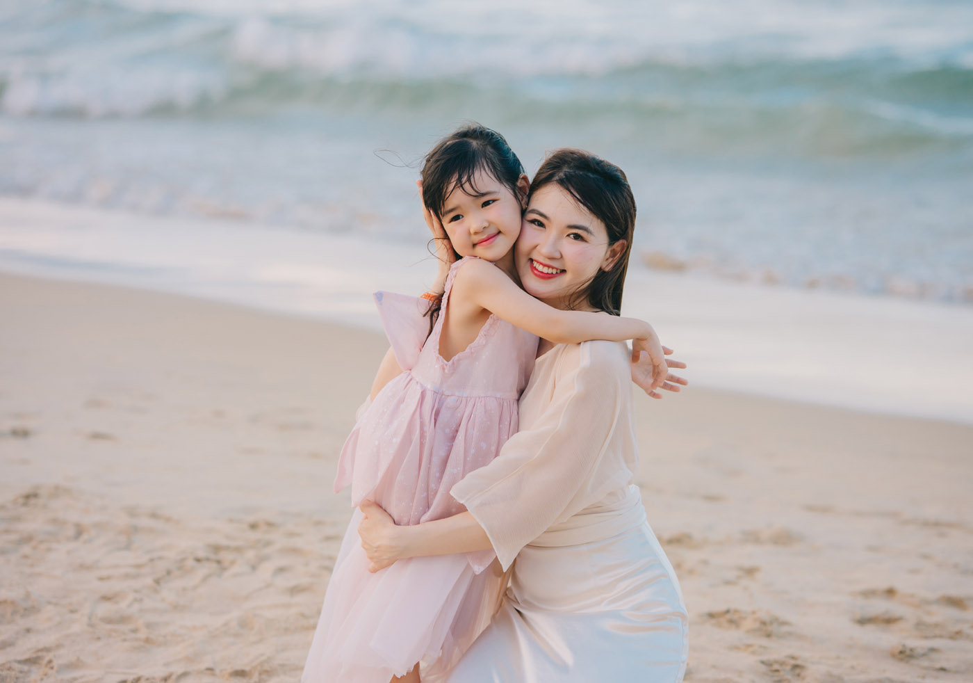 Biển Mỹ Khê _ Mẹ & công chúa nhỏ !