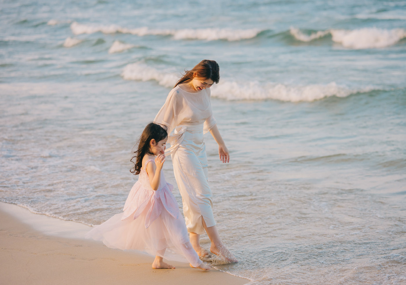 Biển Mỹ Khê _ Mẹ & công chúa nhỏ !