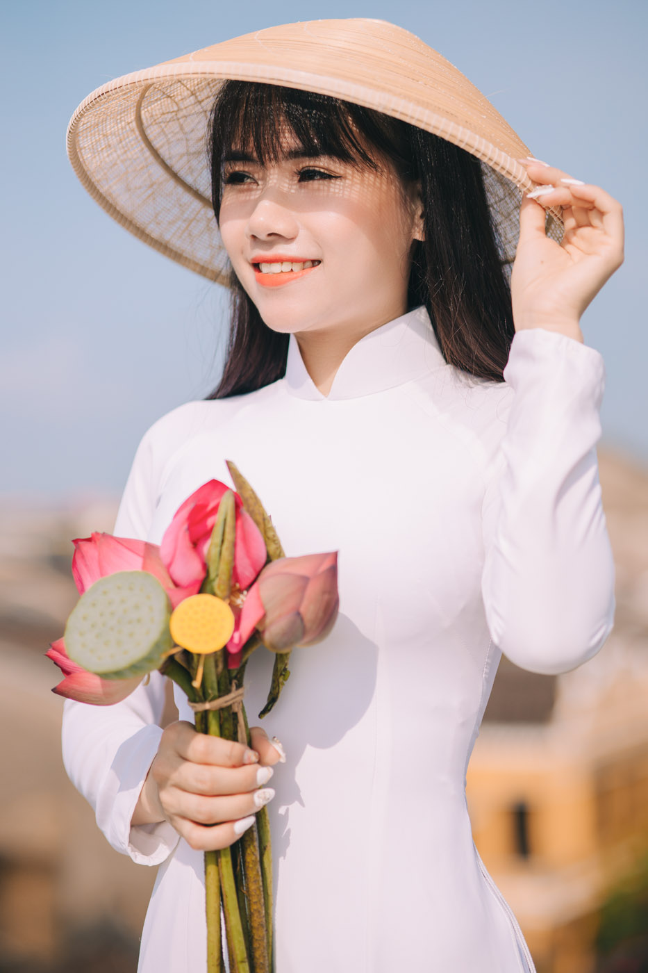 Thiếu nữ với Áo Dài trắng
