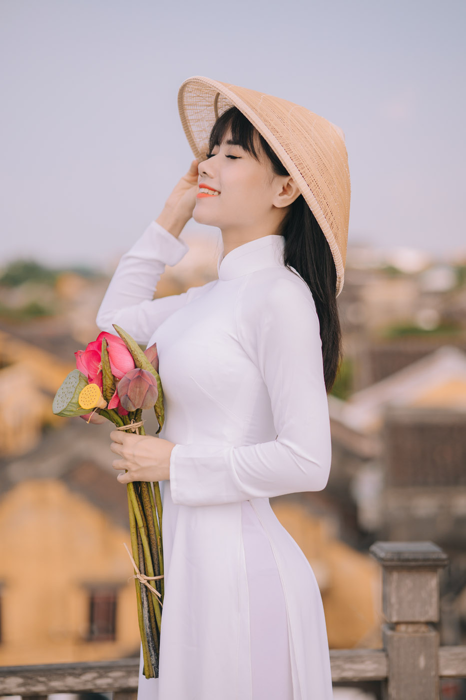 Thiếu nữ với Áo Dài trắng