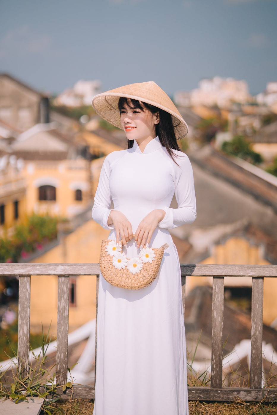 Thiếu nữ với Áo Dài trắng