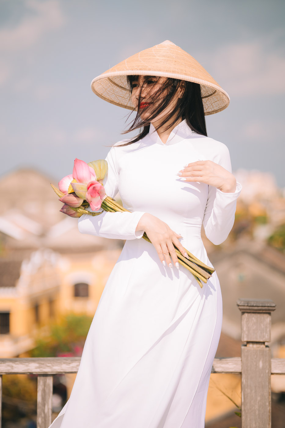 Thiếu nữ với Áo Dài trắng