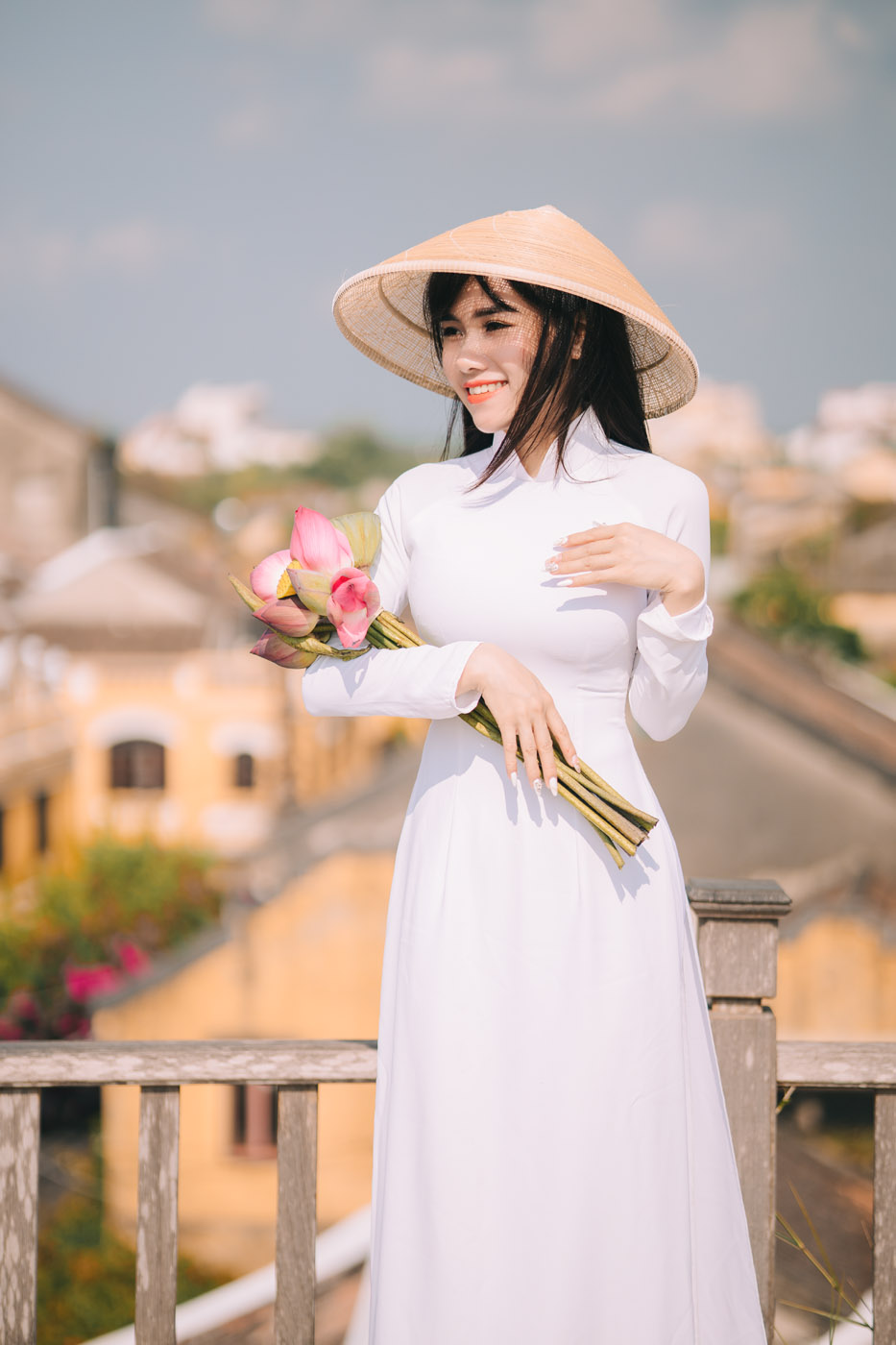 Thiếu nữ với Áo Dài trắng