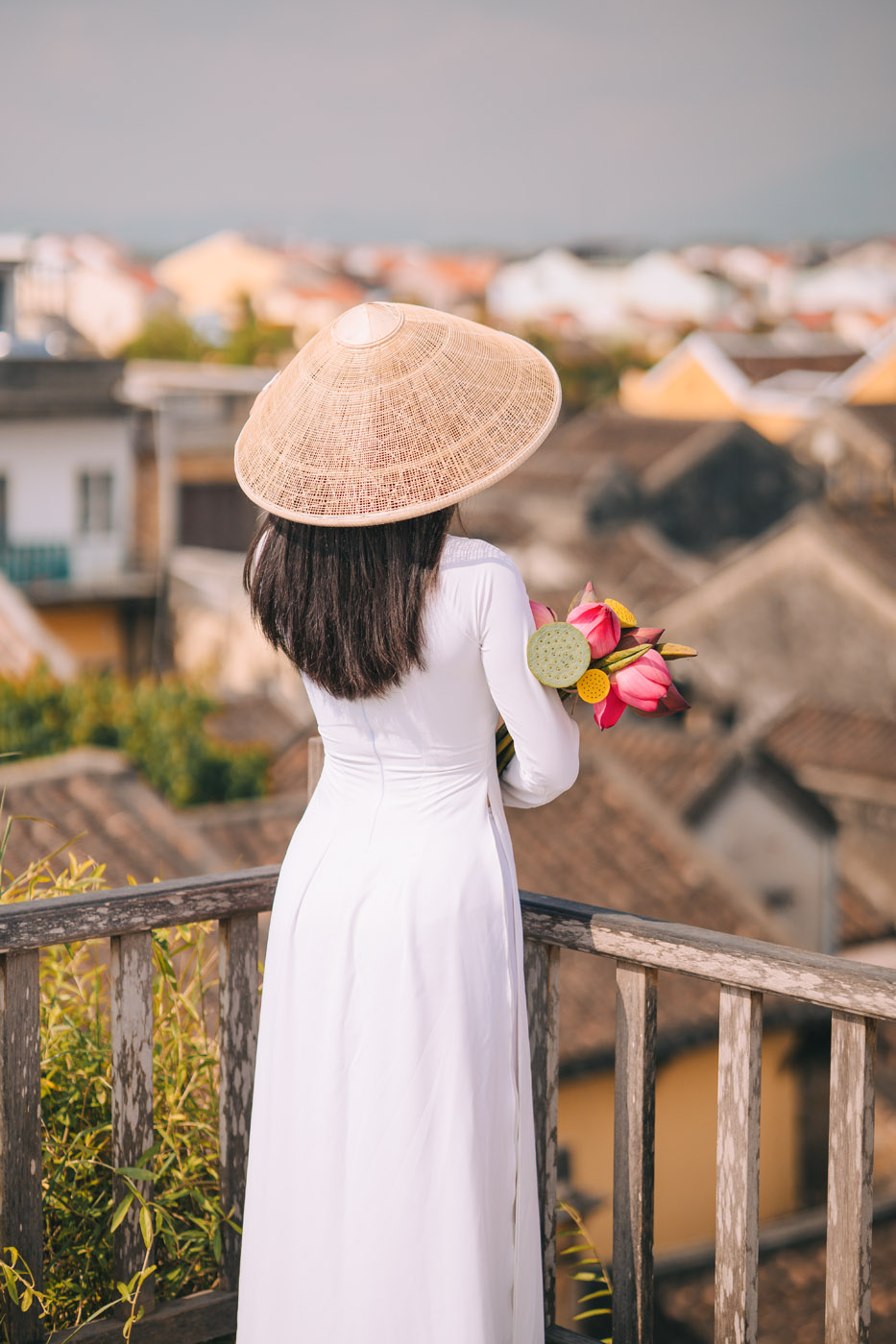 Thiếu nữ với Áo Dài trắng