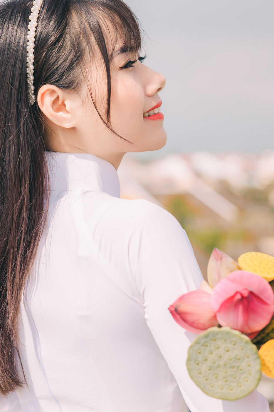 Thiếu nữ với Áo Dài trắng
