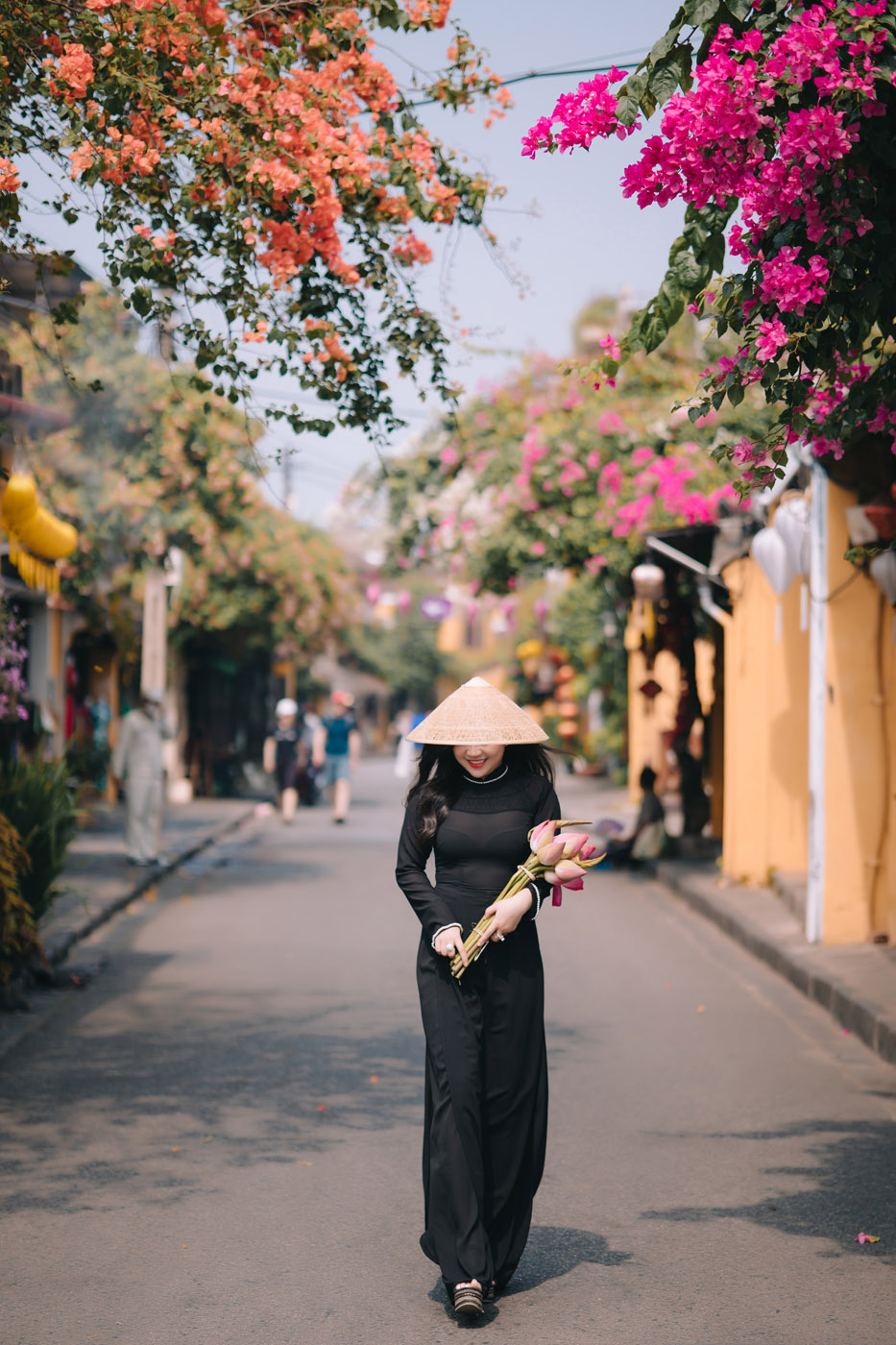 Phụ nữ Việt Nam và Áo Dài truyền thống