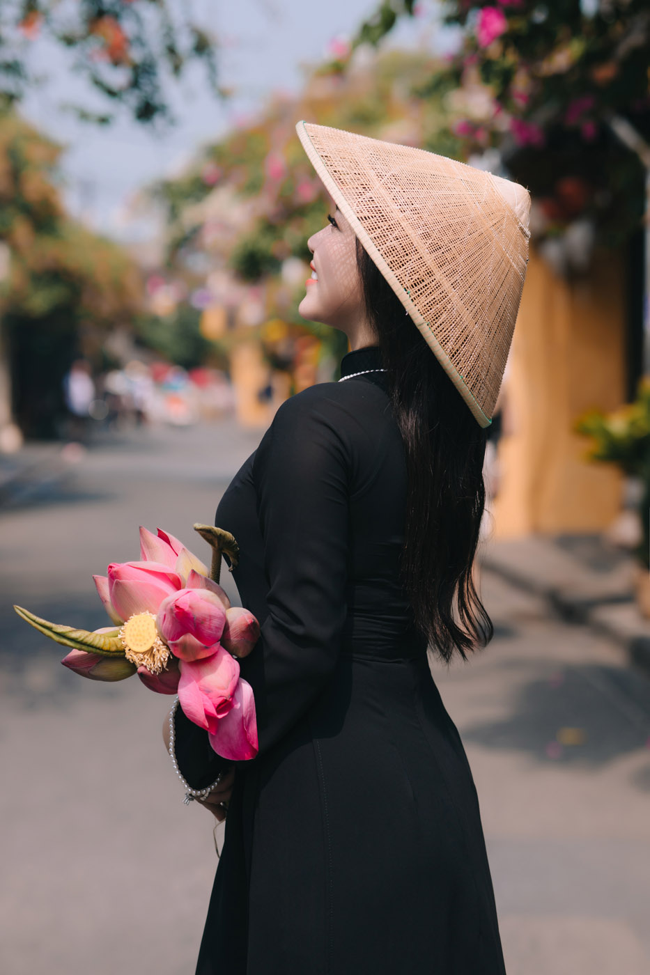 Phụ nữ Việt Nam và Áo Dài truyền thống