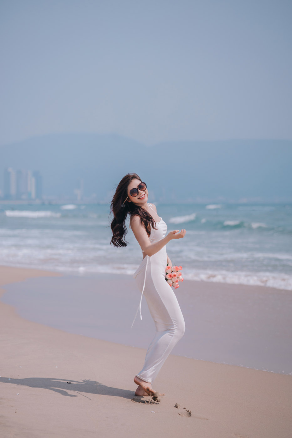 Biển Mỹ Khê - Mẹ & con gái