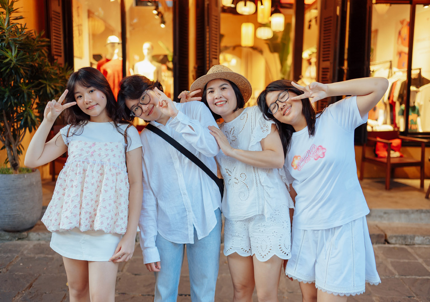 Lớn lên cùng mẹ bên cạnh