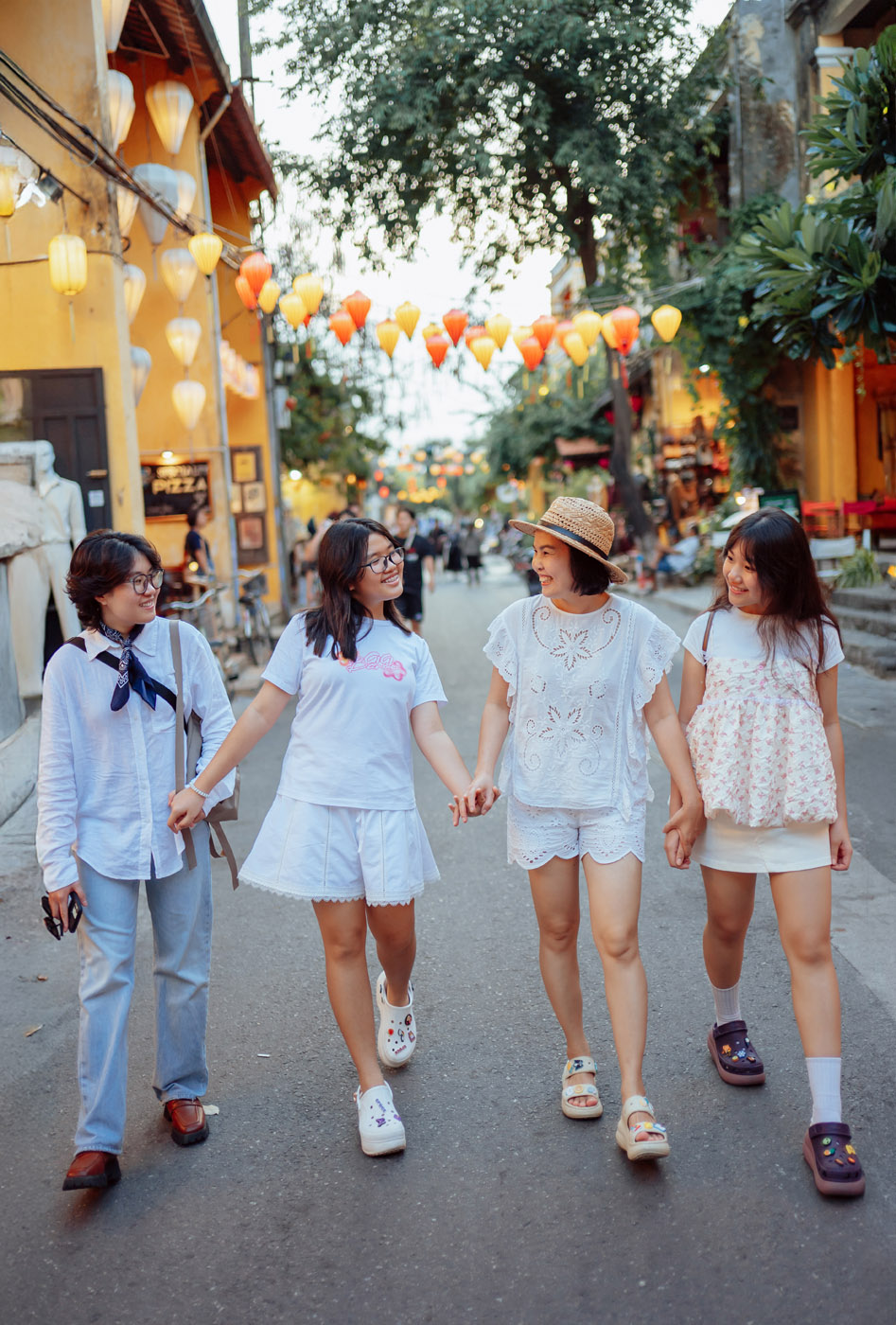 Lớn lên cùng mẹ bên cạnh