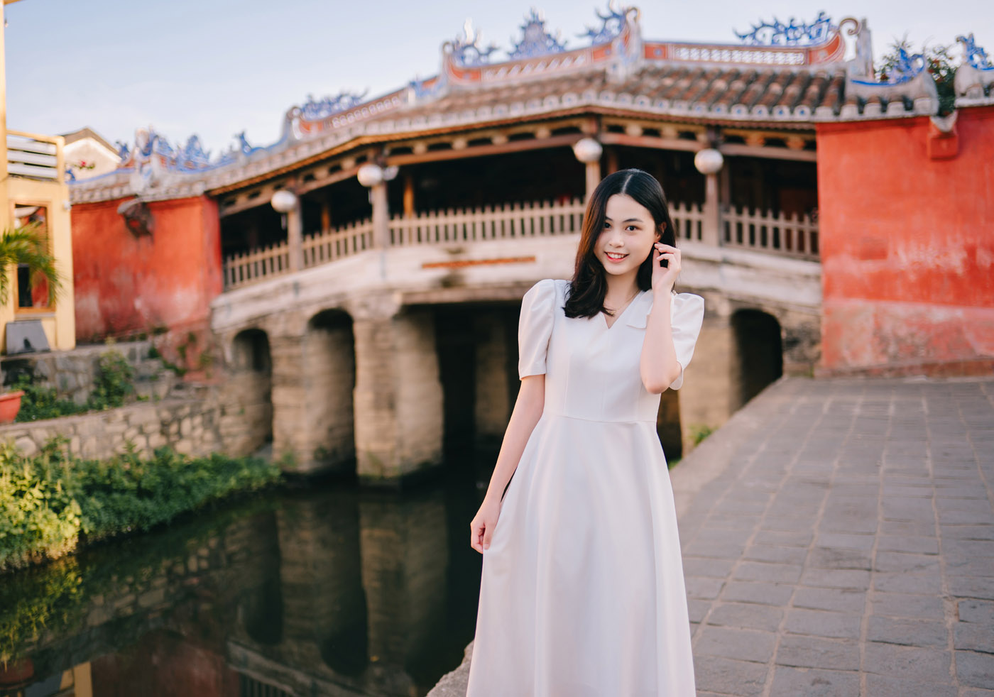 Hội An mùa này đầy nắng, nhưng rực rỡ nhất vẫn là nụ cười em