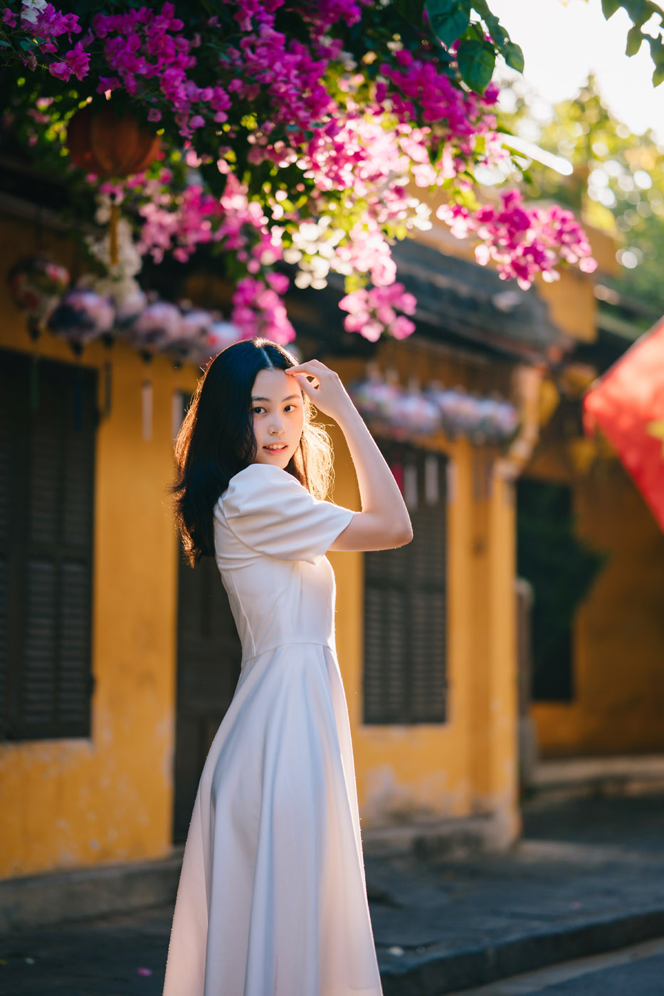 Hội An mùa này đầy nắng, nhưng rực rỡ nhất vẫn là nụ cười em