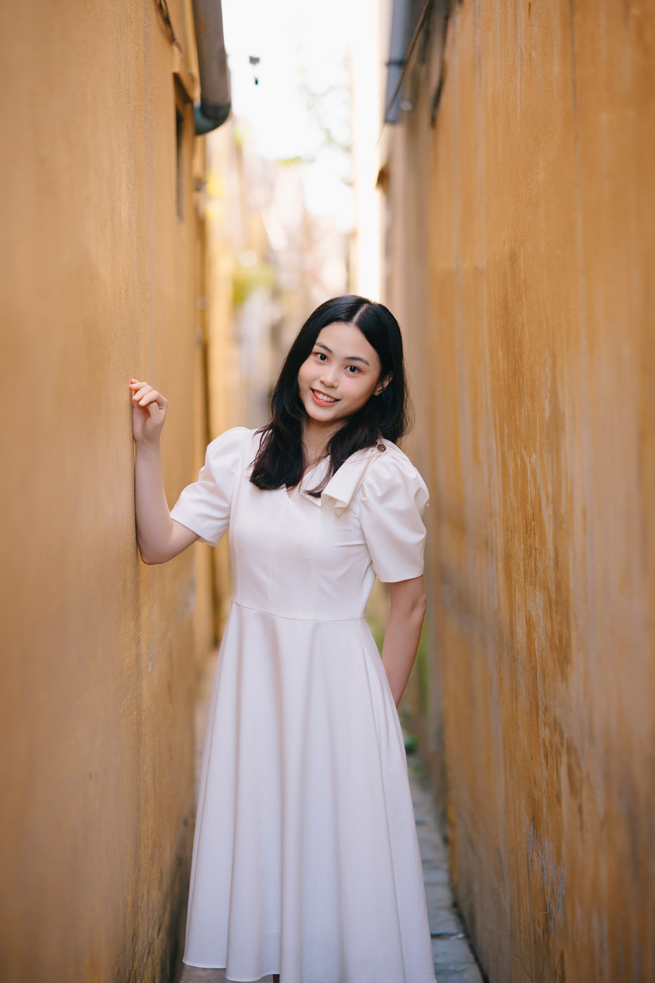 Hội An mùa này đầy nắng, nhưng rực rỡ nhất vẫn là nụ cười em