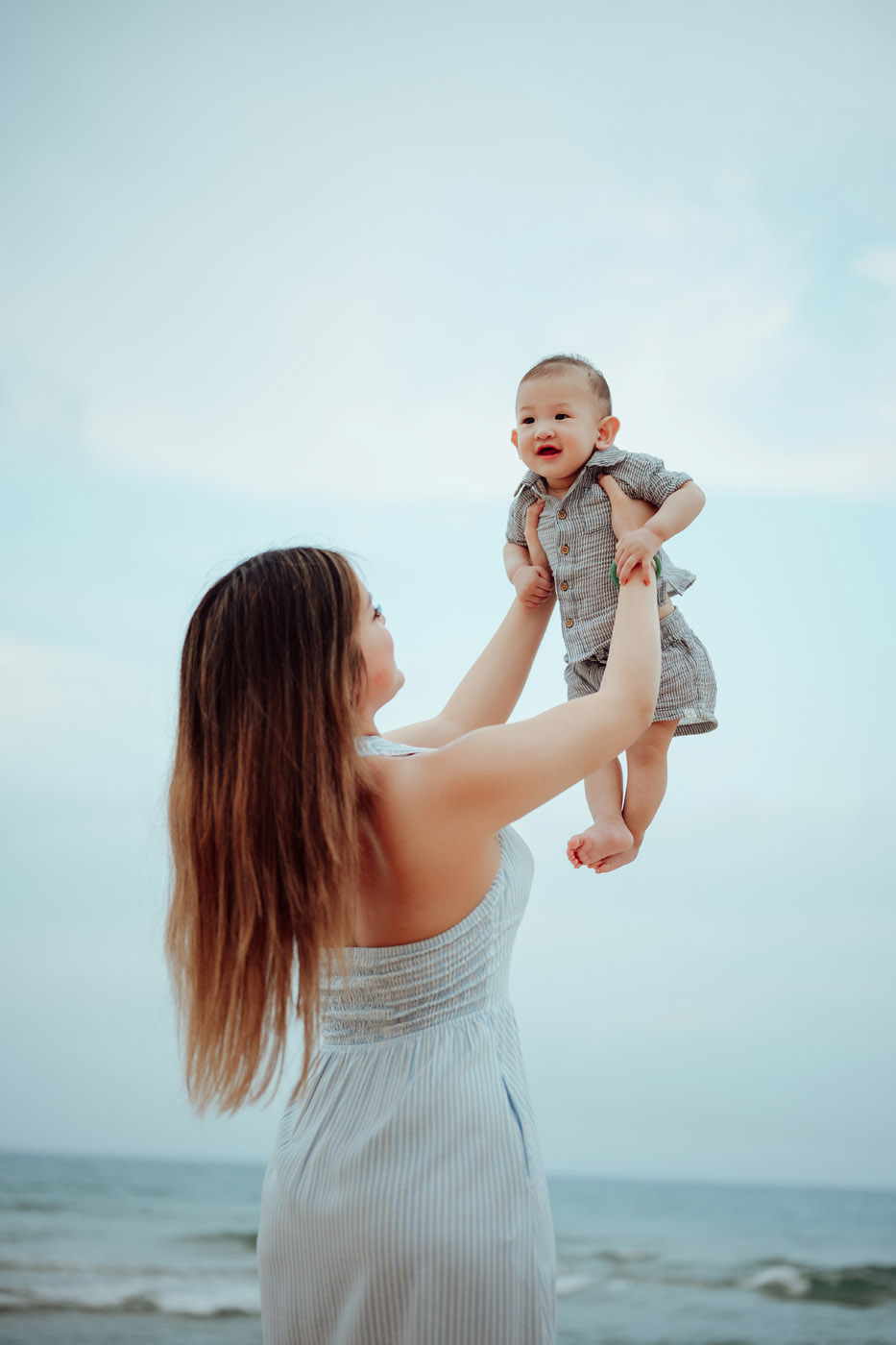 Bộ Ảnh Gia Đình Ba Thế Hệ Bên Biển Đà Nẵng – Lưu Giữ Khoảnh Khắc Đáng Nhớ