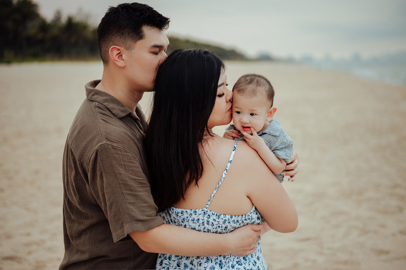 Bộ Ảnh Gia Đình Ba Thế Hệ Bên Biển Đà Nẵng – Lưu Giữ Khoảnh Khắc Đáng Nhớ