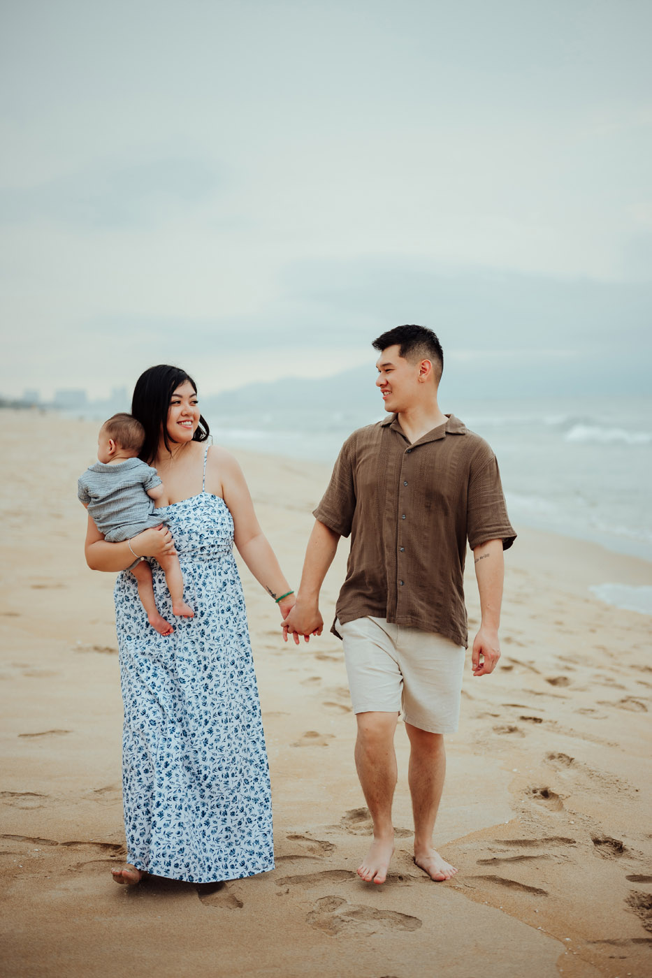 Bộ Ảnh Gia Đình Ba Thế Hệ Bên Biển Đà Nẵng – Lưu Giữ Khoảnh Khắc Đáng Nhớ