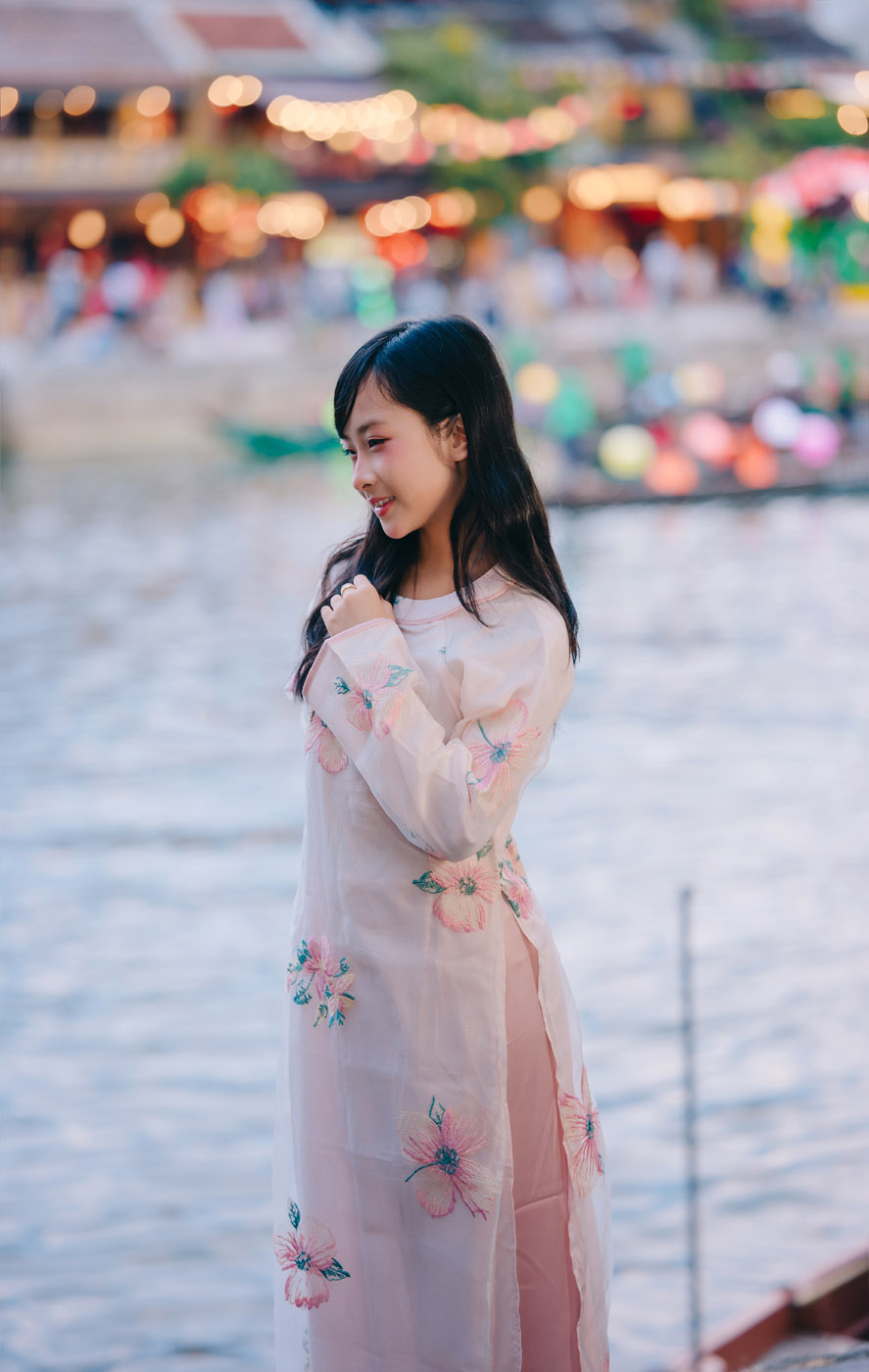 Áo Dài, thả Hoa Đăng Tại Hội An - Mẹ Và con gái