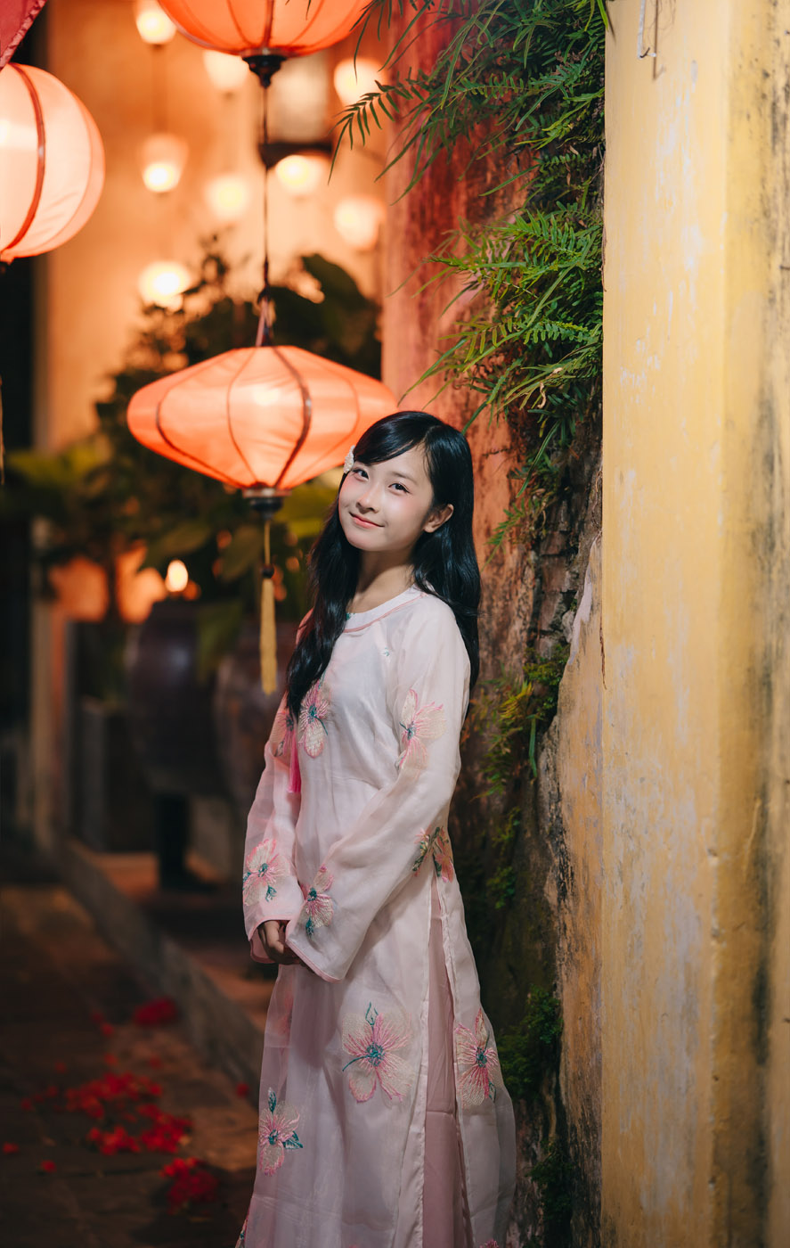 Áo Dài, thả Hoa Đăng Tại Hội An - Mẹ Và con gái