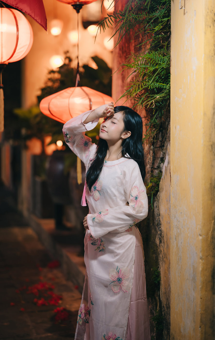 Áo Dài, thả Hoa Đăng Tại Hội An - Mẹ Và con gái