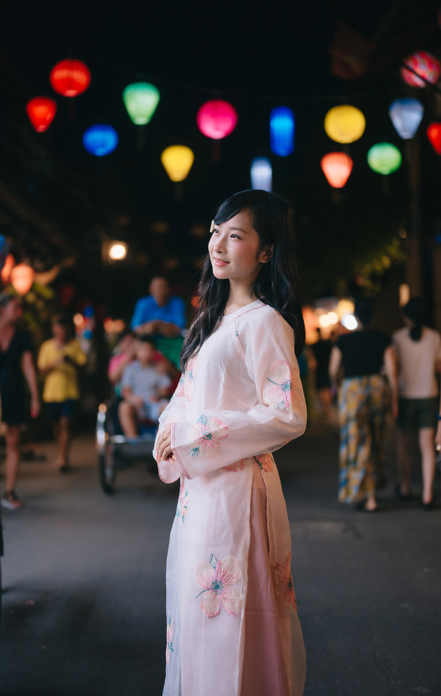 Áo Dài, thả Hoa Đăng Tại Hội An - Mẹ Và con gái