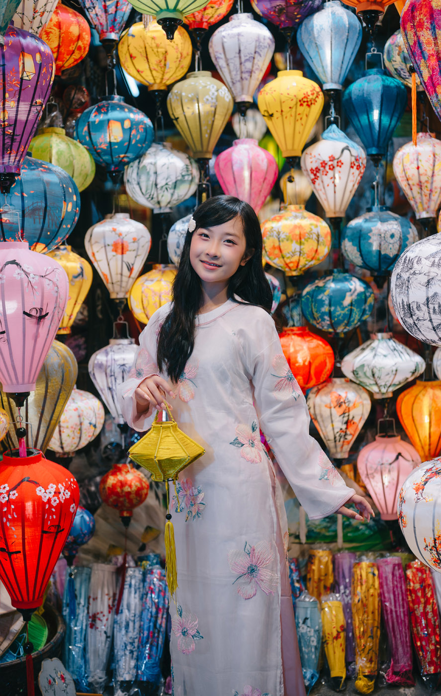 Áo Dài, thả Hoa Đăng Tại Hội An - Mẹ Và con gái