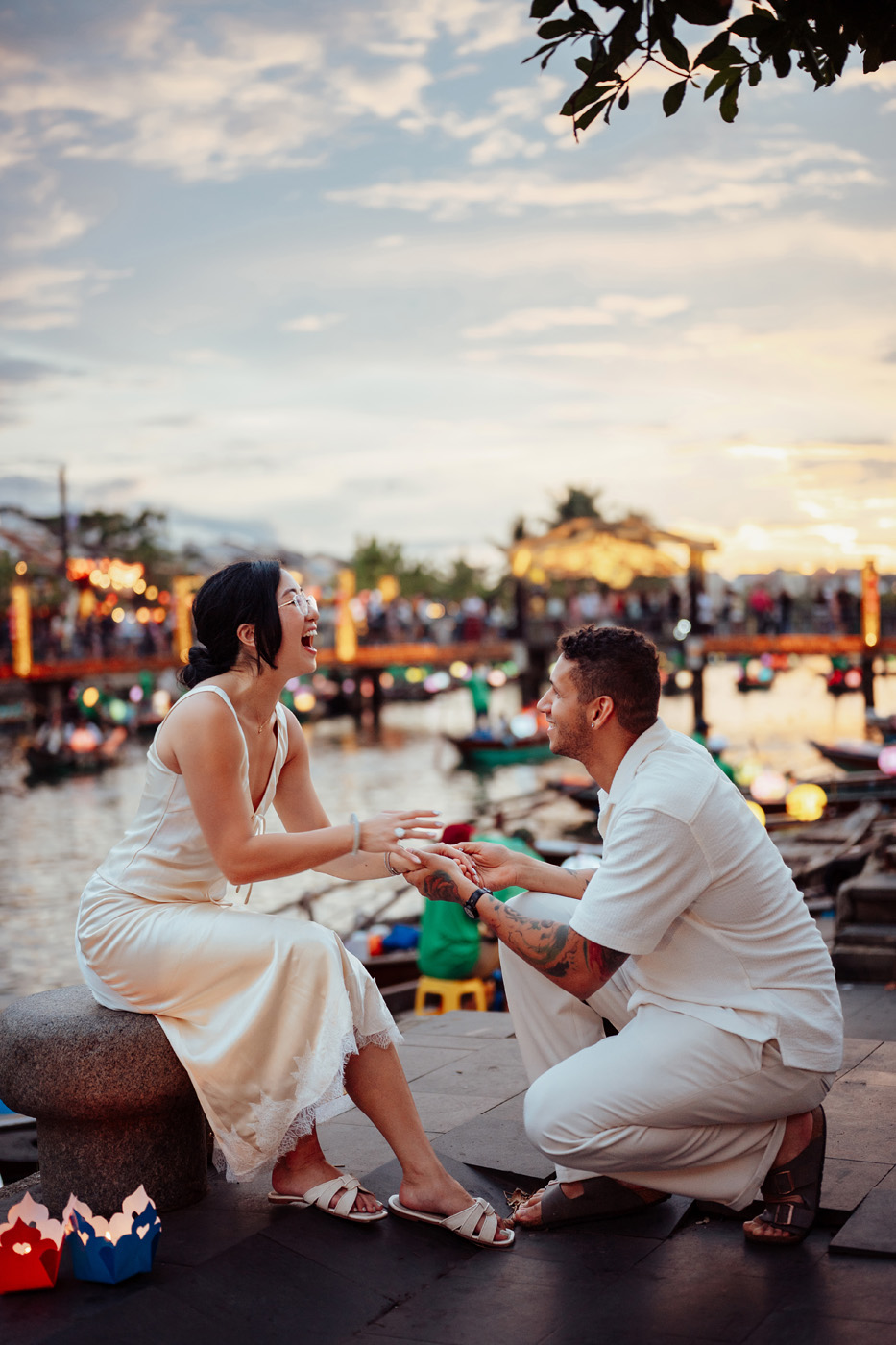 Thích cái cách anh ấy nâng niu tình yêu của mình !