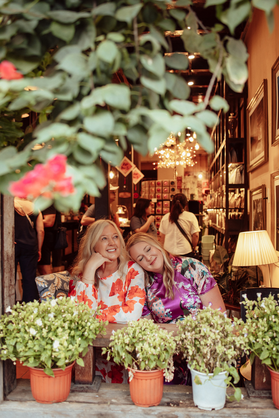 Mẹ và con gái !