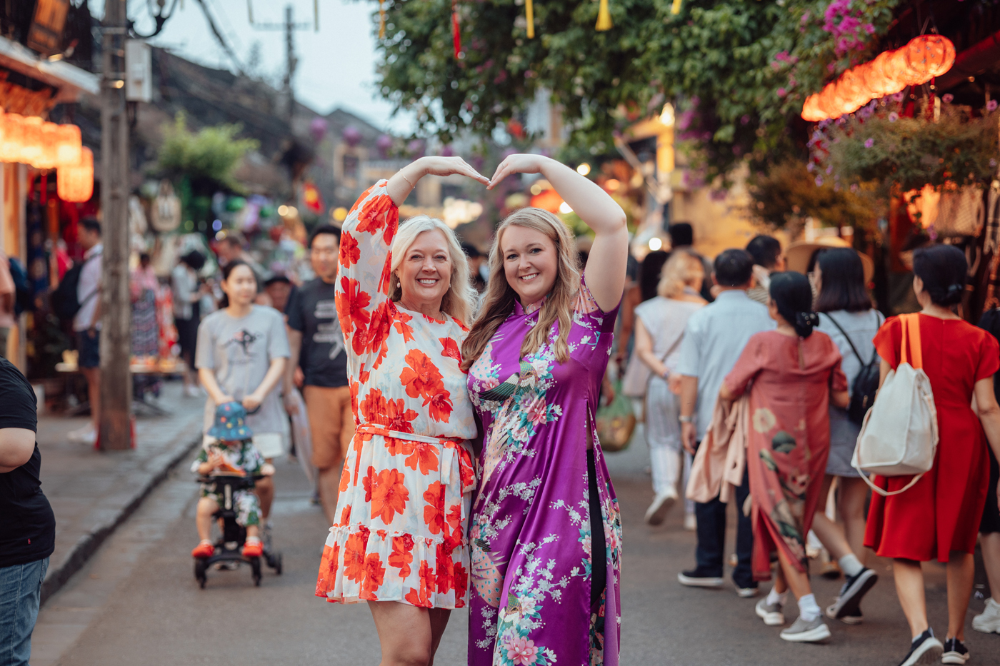 Mẹ và con gái !