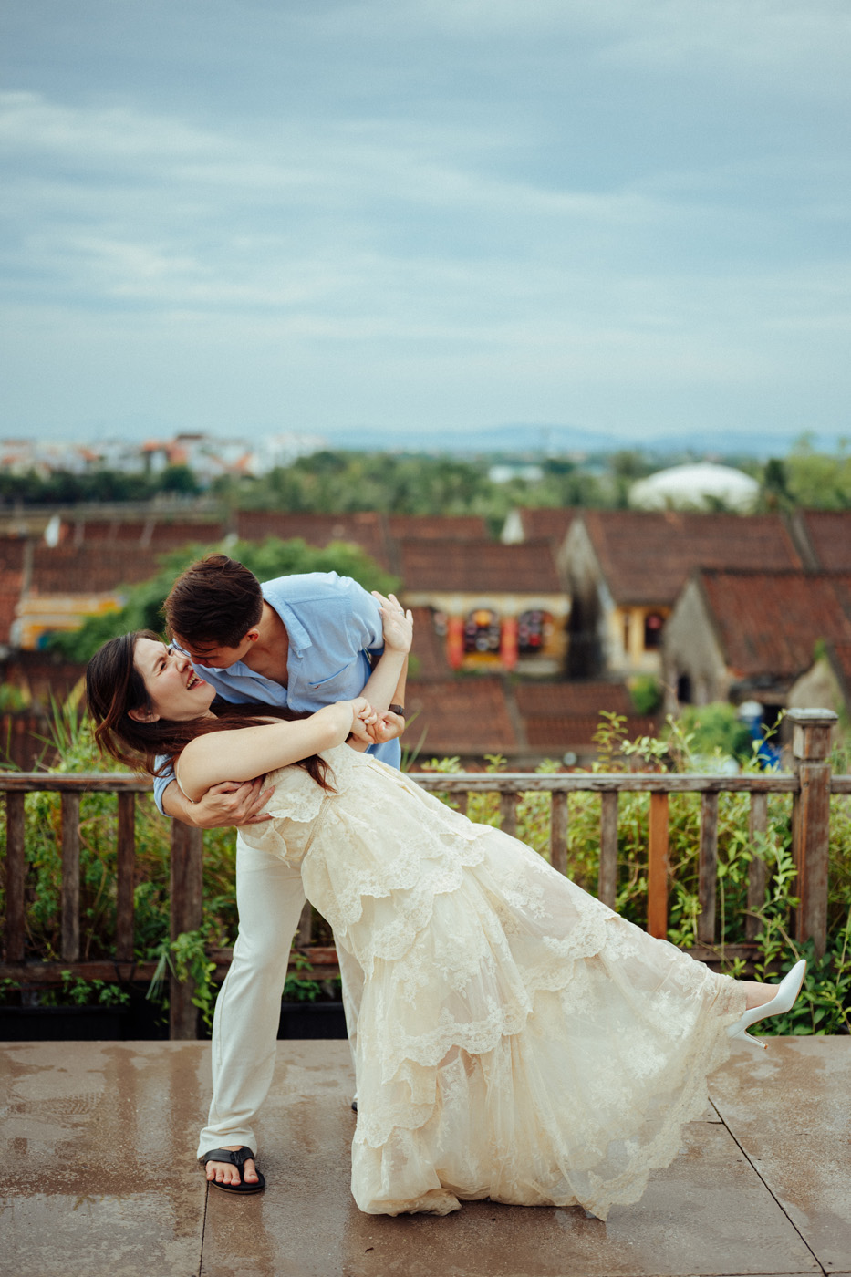 Ở cạnh em ,ngày thường cũng trở thành đặc biệt !