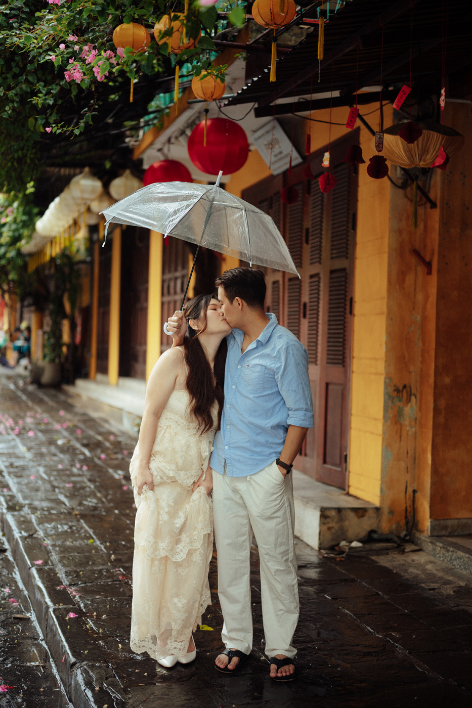 Ở cạnh em ,ngày thường cũng trở thành đặc biệt !