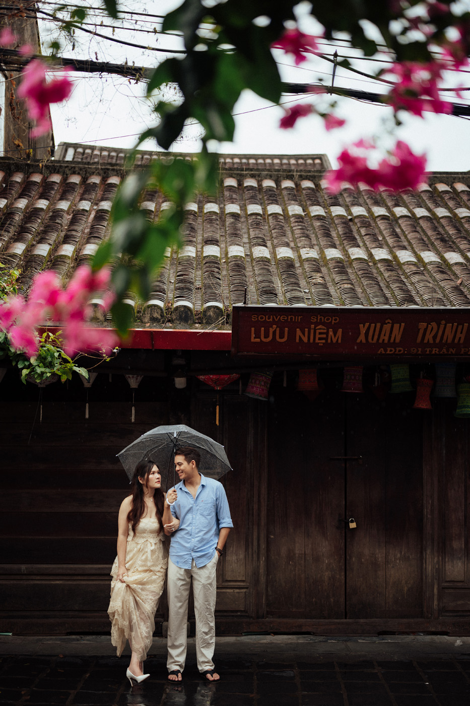Ở cạnh em ,ngày thường cũng trở thành đặc biệt !